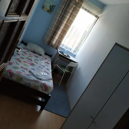 Ochota Forest Konukevi Varşova