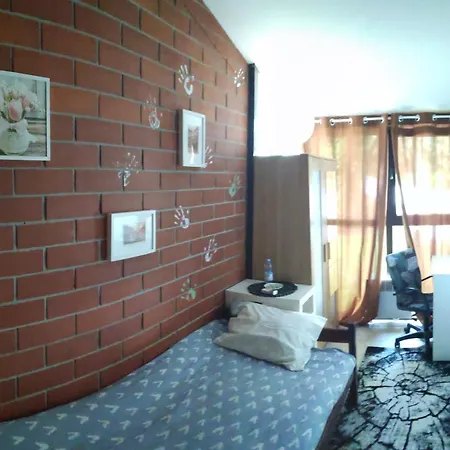 بيت ضيافة Ochota Forest *